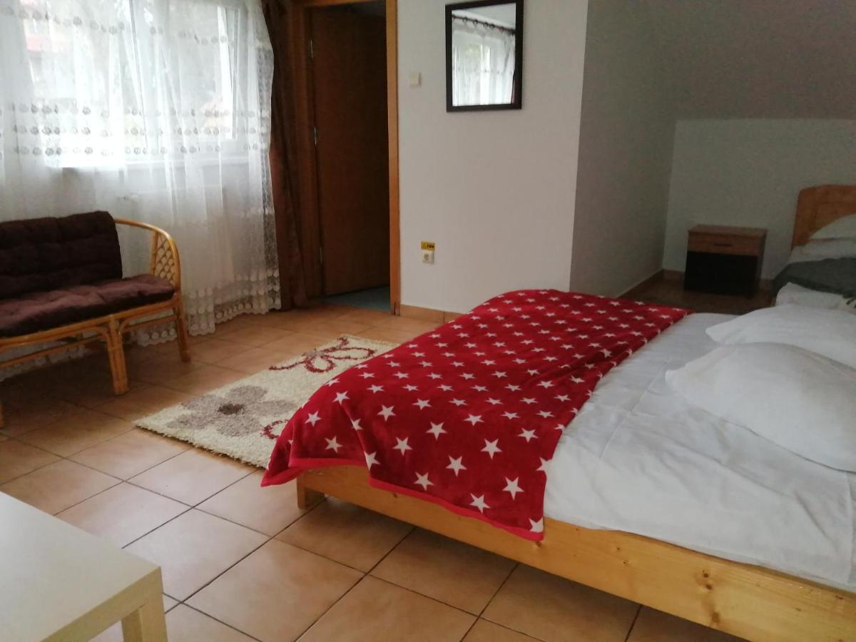 Casa Zura Hotell Buşteni Eksteriør bilde