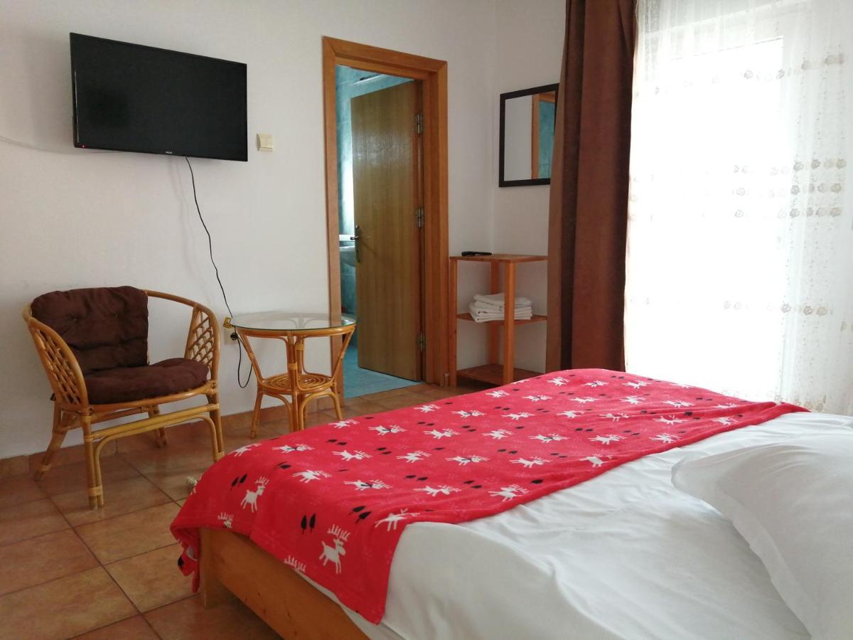 Casa Zura Hotell Buşteni Eksteriør bilde