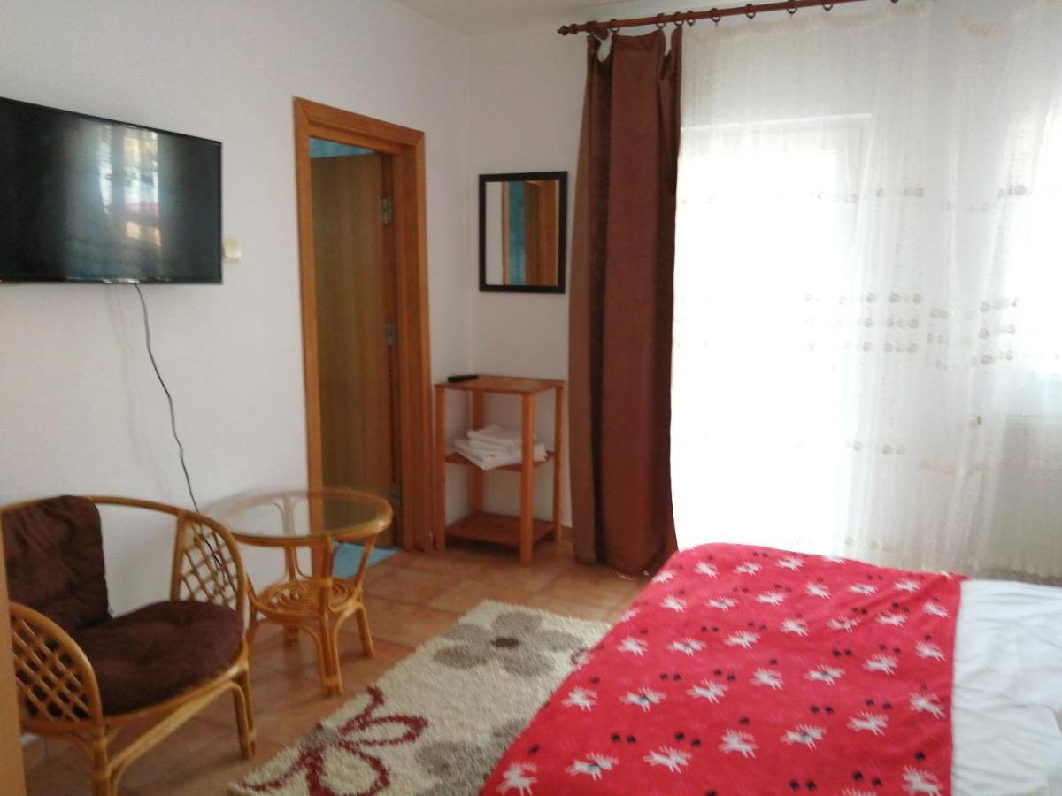 Casa Zura Hotell Buşteni Eksteriør bilde