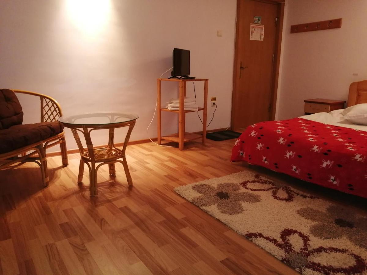 Casa Zura Hotell Buşteni Eksteriør bilde