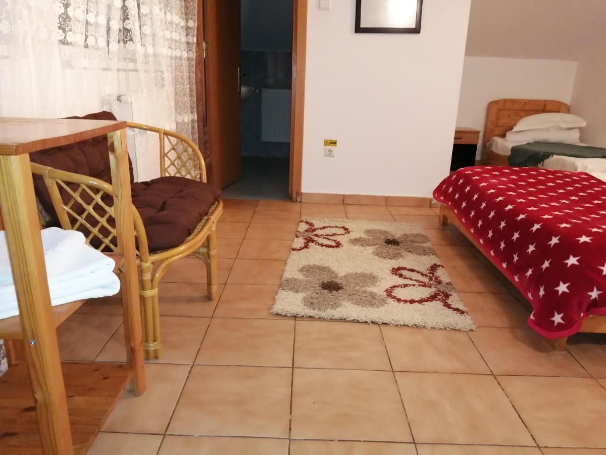 Casa Zura Hotell Buşteni Eksteriør bilde