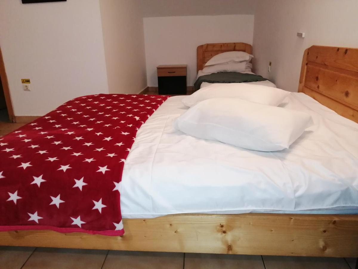 Casa Zura Hotell Buşteni Eksteriør bilde