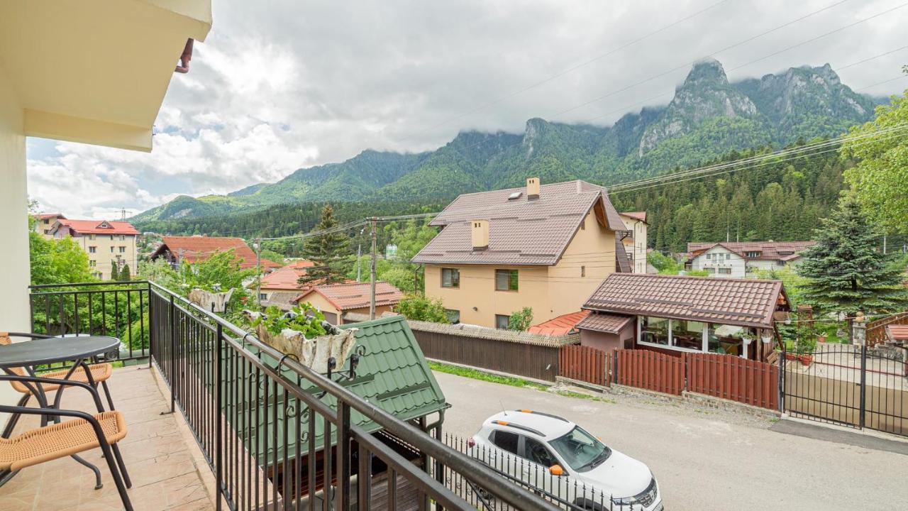 Casa Zura Hotell Buşteni Eksteriør bilde