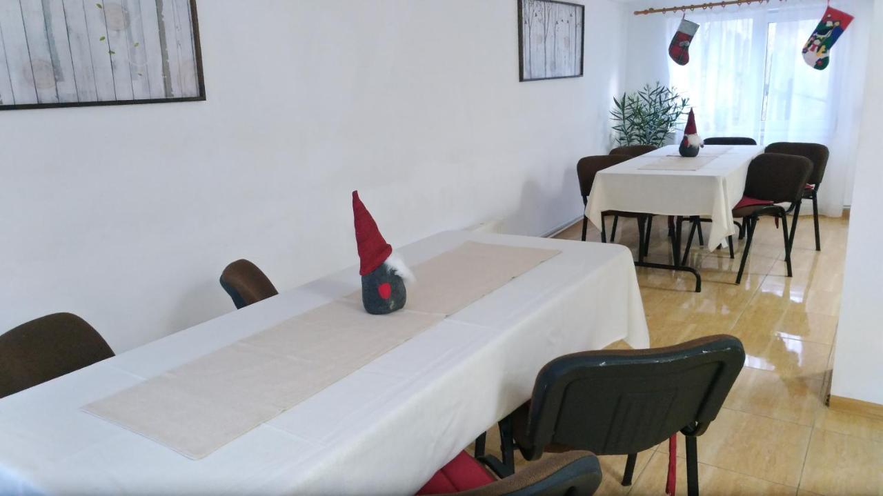 Casa Zura Hotell Buşteni Eksteriør bilde